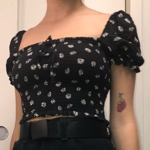 Wilfred Aritzia smocked peasant daisy top